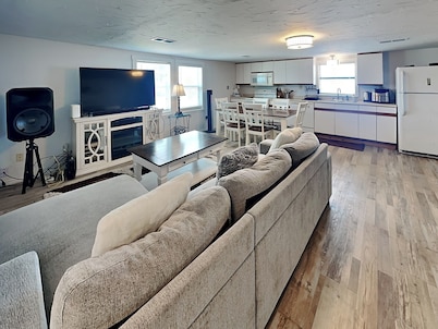 Surfside Beach Bungalow by Ryson Vacation Rentals