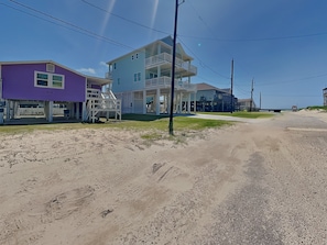 House (2 Bedrooms) | Property amenity - Surfside Beach Bungalow by Ryson Vacation Rentals (Freeport)