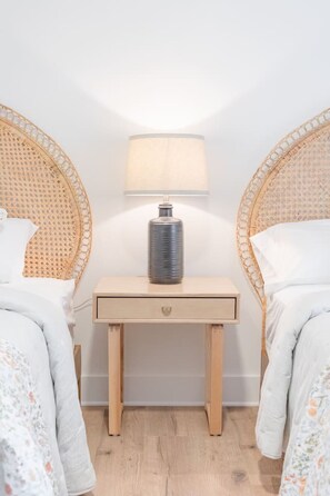Iron/ironing board, WiFi