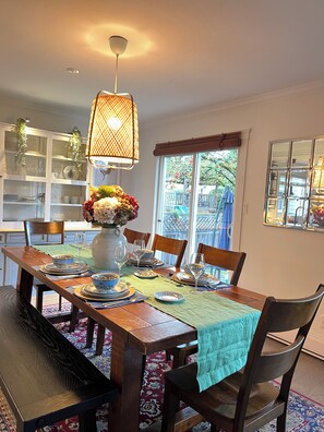 Dining - LF Guesthouse -  Calm Mornings, Cozy Nights! (Nanaimo)