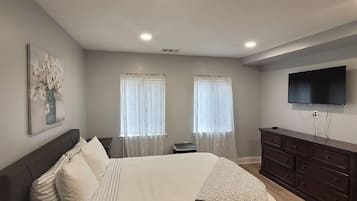 2 bedrooms, in-room safe, desk, iron/ironing board