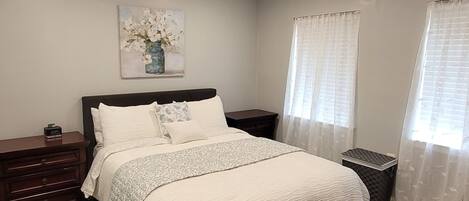 2 habitaciones, caja de seguridad en la habitación y escritorio