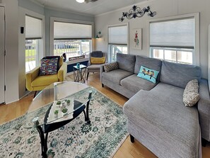 House (3 Bedrooms) | Property amenity - Surfside Crab Retreat by Ryson Vacation Rentals (Freeport)