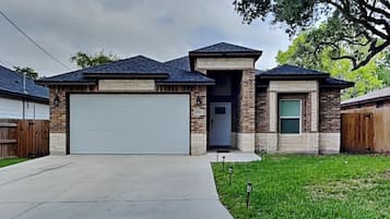 Casa (3 Bedrooms) | Servicio de la propiedad