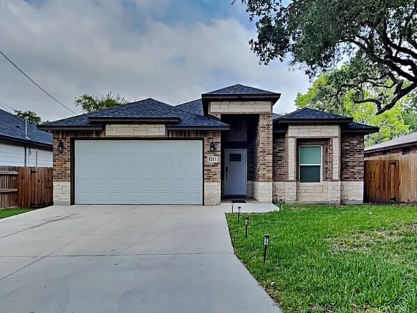 House (3 Bedrooms) | Property amenity
