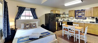 Sabaidii Guesthouse A & B