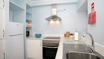 Fridge, microwave, oven, coffee/tea maker