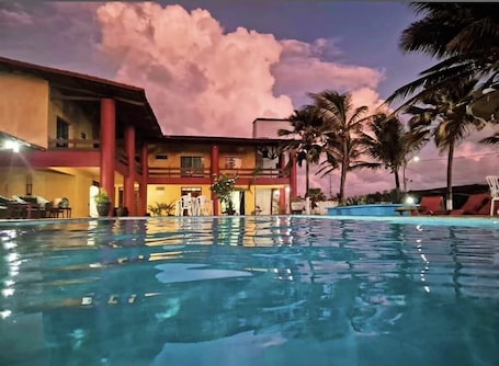 Pool. Beachfront Mansion in Japan, Ceará – A Hidden Treasure 💎"