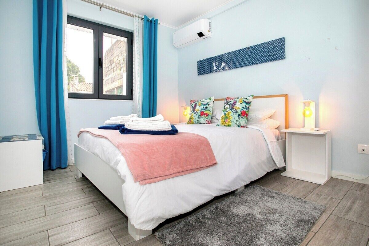 Internet, bed sheets