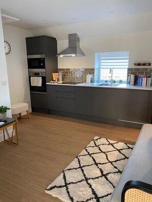 Fridge, stovetop, coffee/tea maker, toaster