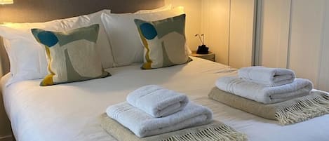 1 bedroom, desk, iron/ironing board, WiFi (free)