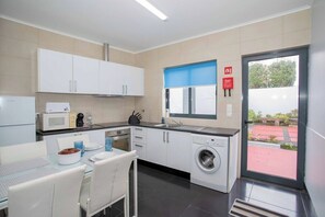 Fridge, microwave, oven, coffee/tea maker