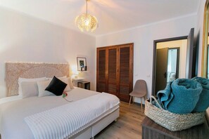 3 bedrooms, iron/ironing board, internet, bed sheets