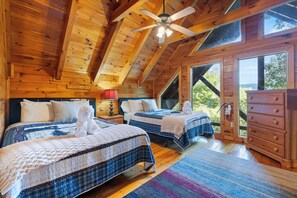 5 bedrooms, iron/ironing board, free WiFi, bed sheets