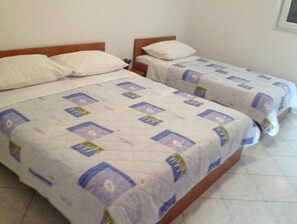 8 bedrooms, WiFi, bed sheets