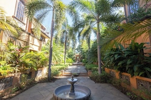 Property grounds - Luxury 3BR 3.5 Bath Across the Street from Beach with 2 Private Pools (Playa Langosta)
