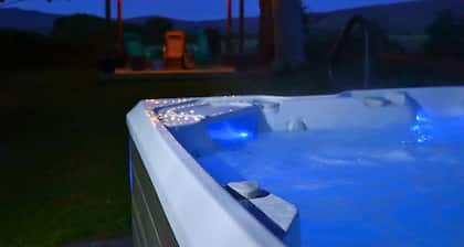 Secluded Hot Tub, Pool, Escape