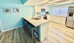 Mikrovågsugn, spishäll och diskmaskin