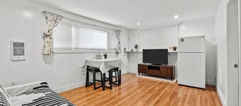 Cozy 2BR Suite Near White Rock Beach