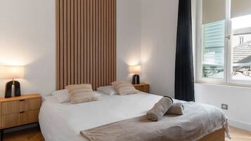 1 chambre, bureau, fer et planche Ă repasser, lit parapluie