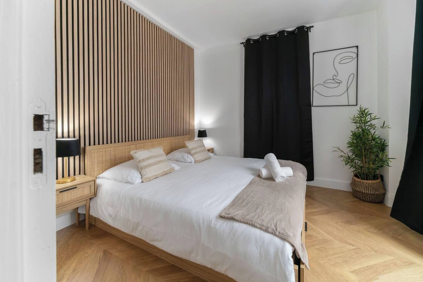 1 slaapkamer, een bureau, een strijkplank/strijkijzer, wifi
