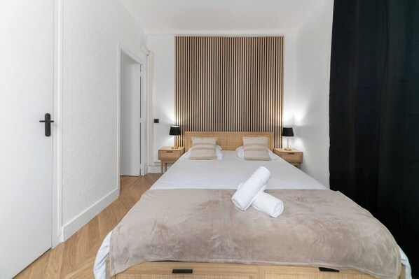 1 chambre, bureau, fer et planche à repasser, Wi-Fi