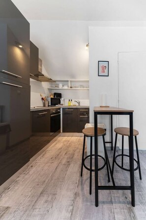 Fridge, microwave, stovetop, coffee/tea maker - Le Mont  Provence - 1 rue Provence - Vichy (Vichy)