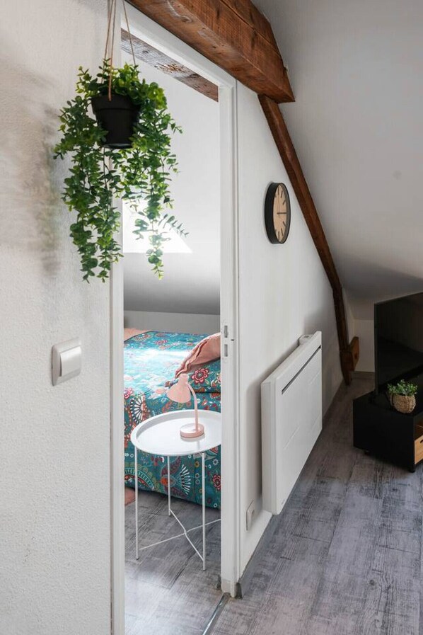 1 slaapkamer, een strijkplank/strijkijzer, reisbedje, wifi