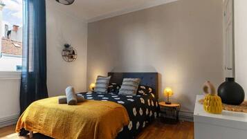 1 slaapkamer, een strijkplank/strijkijzer, reisbedje, wifi