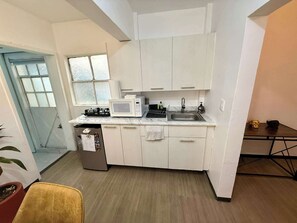 Fridge, microwave, stovetop, coffee/tea maker