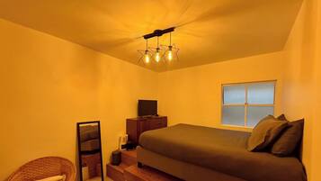 1 bedroom, desk, iron/ironing board, WiFi