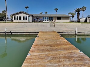 House (4 Bedrooms) | Front of property - Sunrise Bay by Miss Kitty’s (Rockport)
