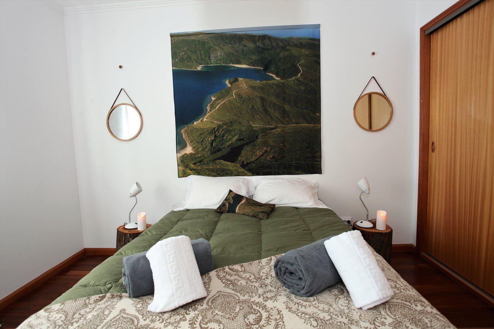 3 bedrooms, iron/ironing board, internet, bed sheets