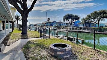 House (3 Bedrooms) | Property amenity