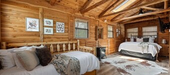 *NEW Sunrise Lodge - Daybreak Cottage | Lake Views