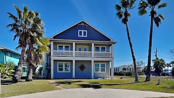 Rumah (3 Bedrooms) | Bagian depan properti