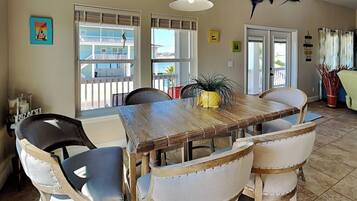 Nhà (3 Bedrooms) | Tiện nghi, dịch vụ nơi lưu trú