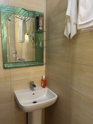 Toallas y papel de baño 