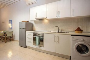 Four à micro-ondes, un four, surface de cuisson