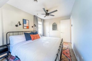 3 habitaciones, tabla de planchar con plancha, cuna de viaje y wifi 