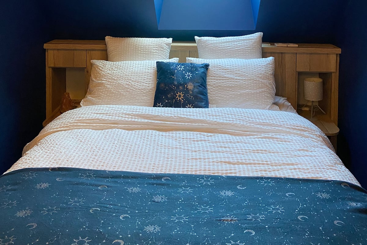 Deluxe-Doppelzimmer, Poolblick | Hochwertige Bettwaren, individuell dekoriert, individuell eingerichtet