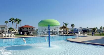 John Silver Cottage by Ryson Vacation Rentals