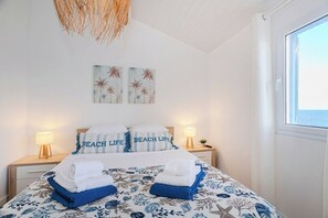 2 bedrooms, iron/ironing board, Internet, bed sheets