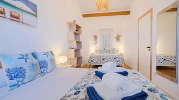 2 bedrooms, iron/ironing board, internet, bed sheets