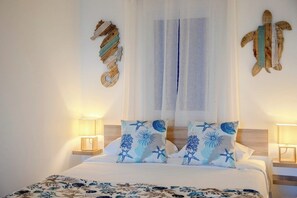 2 bedrooms, iron/ironing board, internet, bed sheets