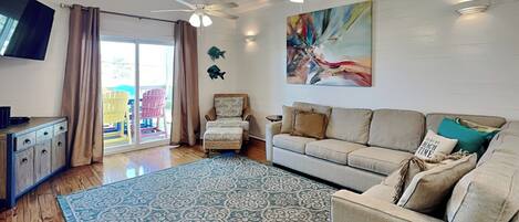 House (3 Bedrooms) | Living area | TV