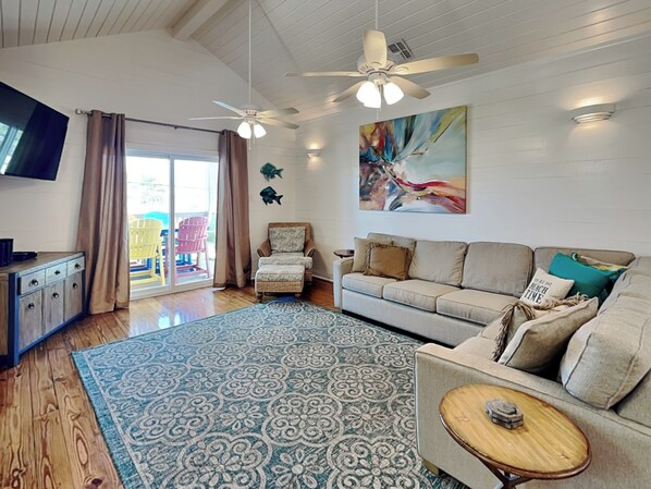 House (3 Bedrooms) | Living area | TV