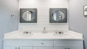 Unclassified image, 4 of 24, button