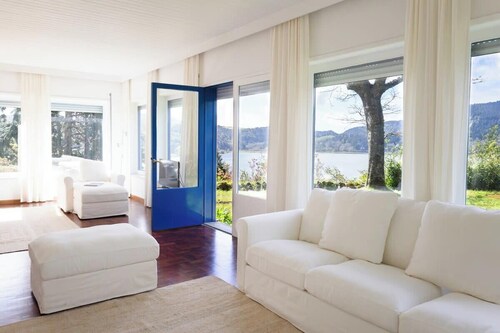 GuestReady - Lakefront Casa do Garajau