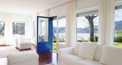 GuestReady - Lakefront Casa do Garajau
